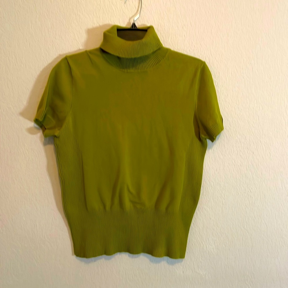 Short-sleeve sweater